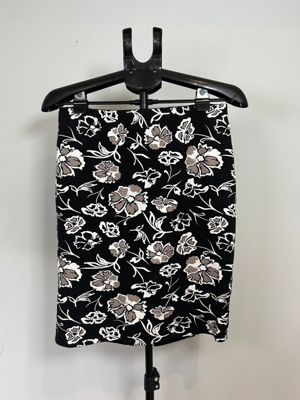 Melanie Lyne Floral Pencil Skirt Black White Taupe Full Back Zipper Colorblock